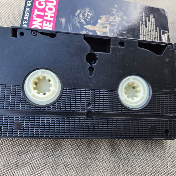 Don't Go in the House (VHS) 1982 Video Treasures Turbine Films Horror Film Works - Picture 6 of 7